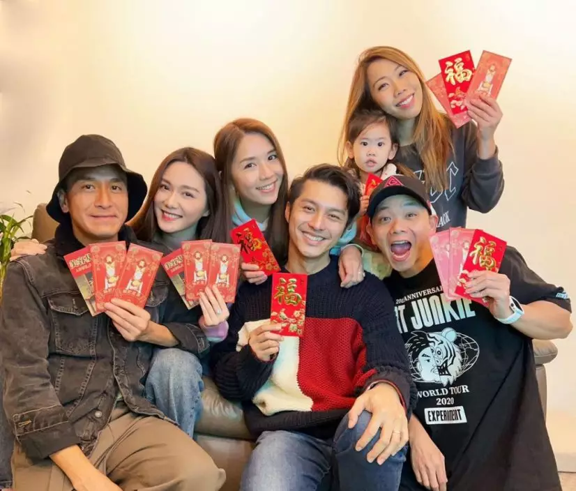 湯洛雯今年新年去「鐵馬家族」團拜,小俩口已經完全融入對方的朋友圈!