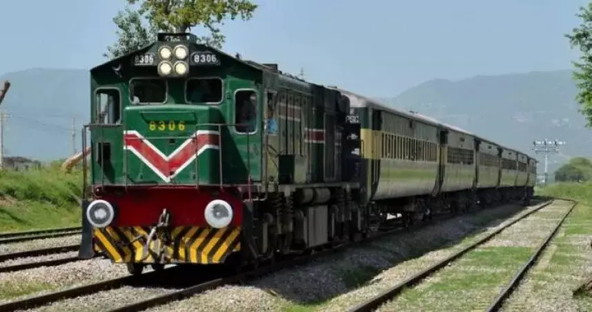 巴基斯坦一列載有至少450名乘客的列車,星期二(3月11日)行經俾路支省一處隧道時遭武裝份子襲擊
