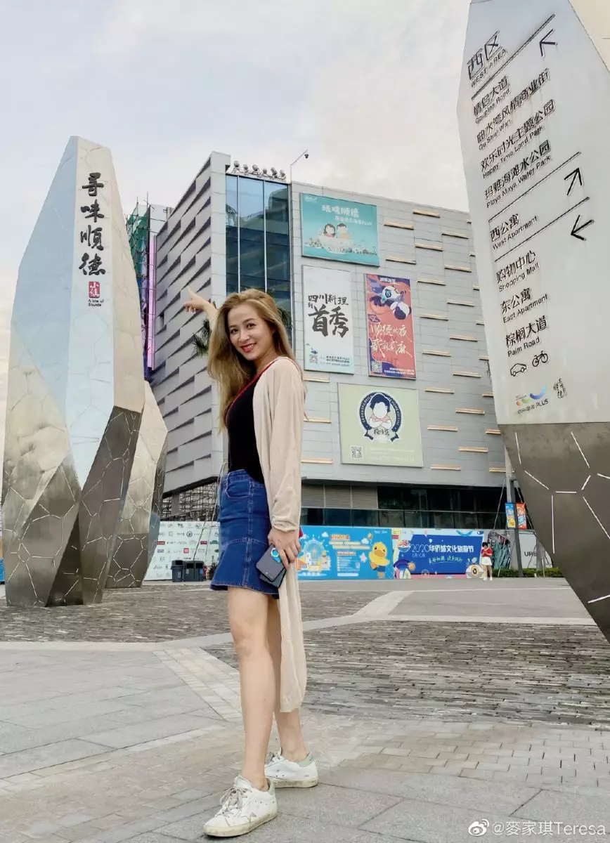 麥家琪 45歲麥家琪凍齡現身Keep得超好開左軚車超熟手疑長居內地