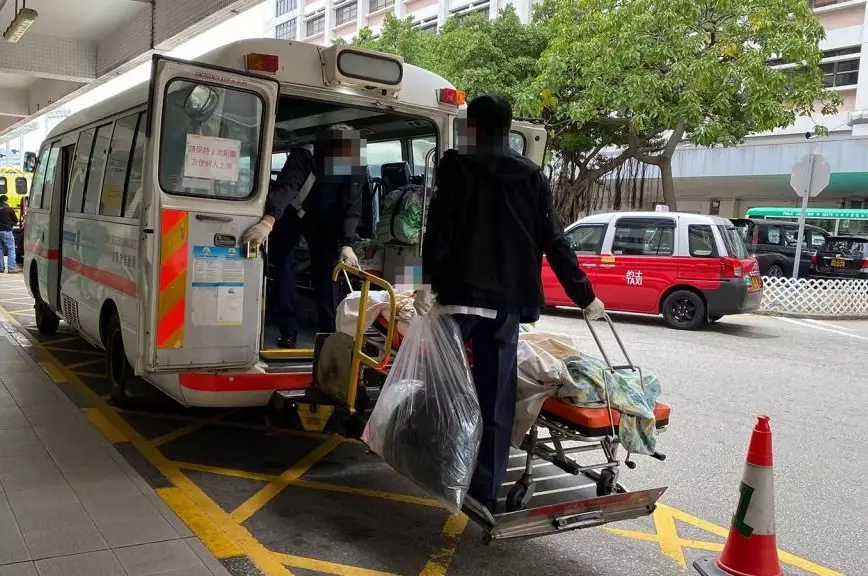 有非緊急救護車運送服務員透露,日前接載屬於緊密接觸者的病人後,主管及醫院拒絕安排他接受檢測。