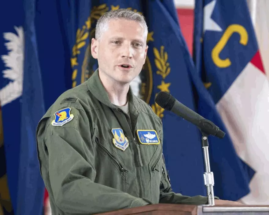 美國空軍的AI測試與運作主管塔克·漢密爾頓上校。