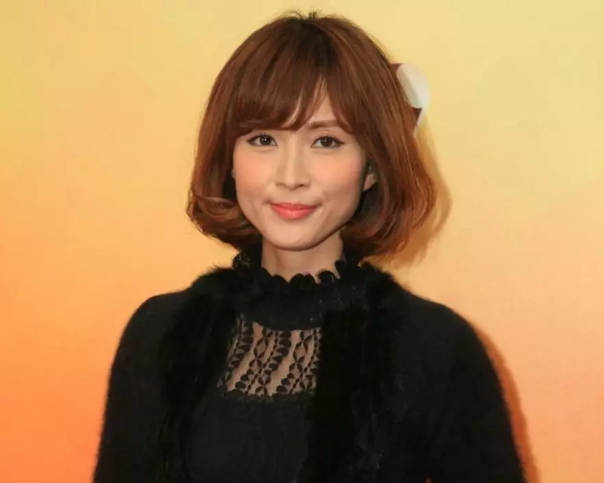 小雪先後兩次離婚。
