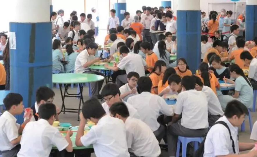 食安中心已聯同教育局向學校發信,建議學校的小賣部和食堂等停止出售或提供高度或寬度為45毫米或以下的小杯裝蒟蒻果凍。食安中心網站圖片