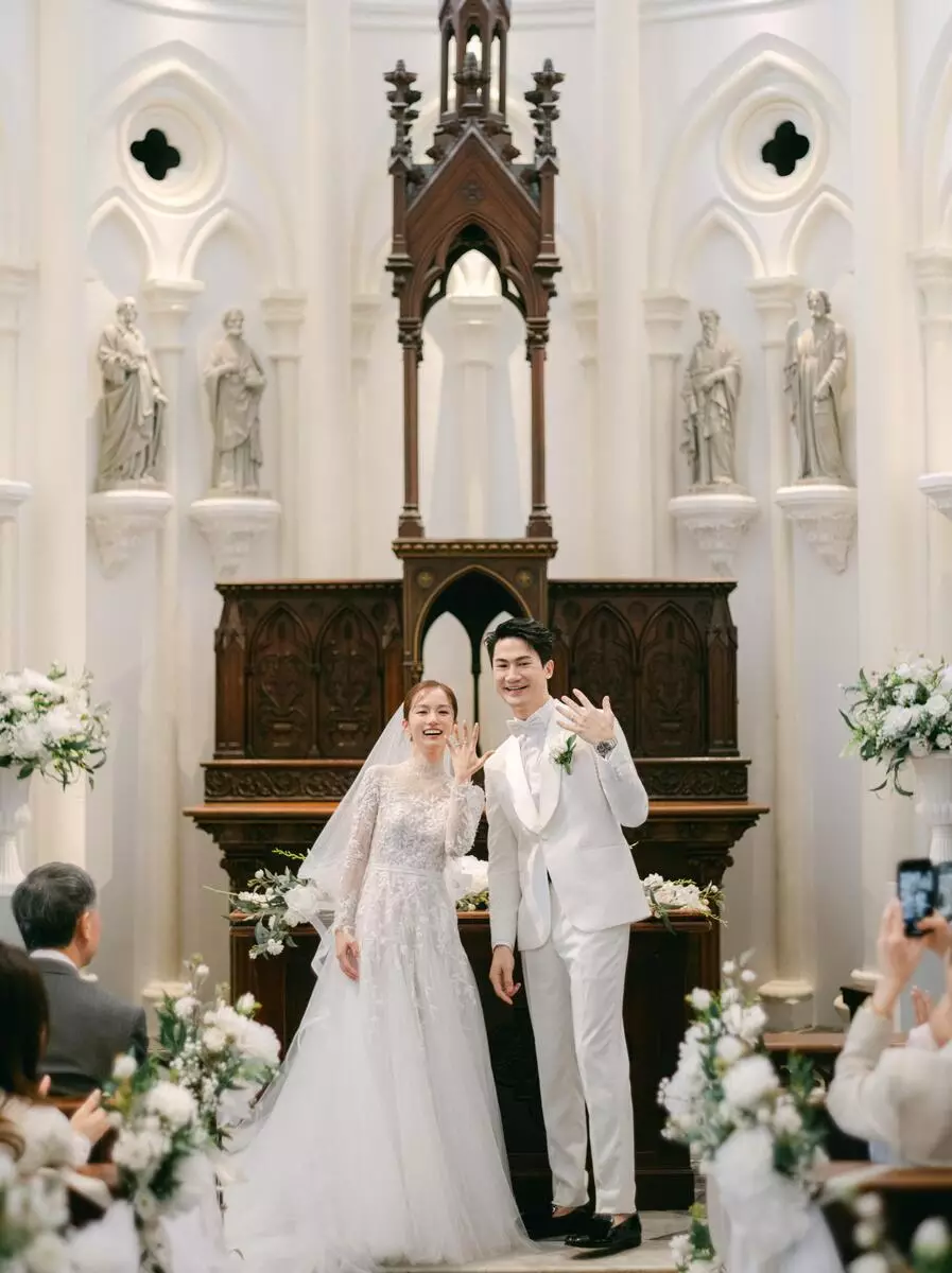 郭子豪與鄧卓殷昨日在教堂舉行婚禮。