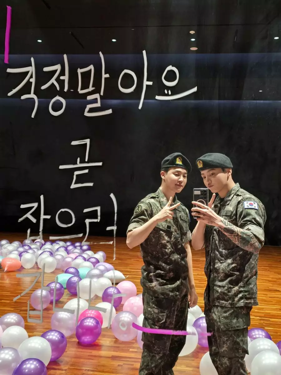 JIMIN與柾國在BTS官網上傳退伍照。BTS官方X圖片