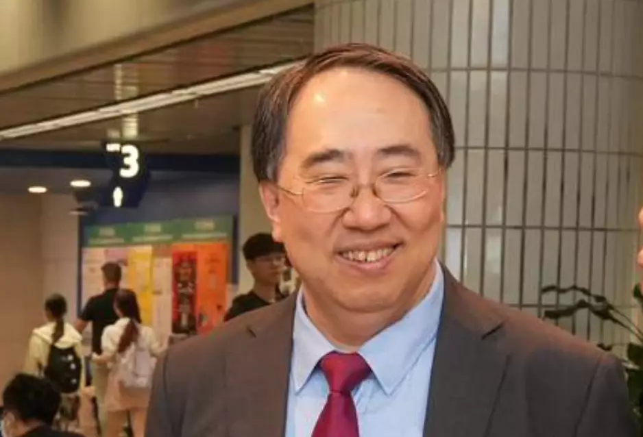 城大首席及常務副校長李振聲。公務員事務局FB