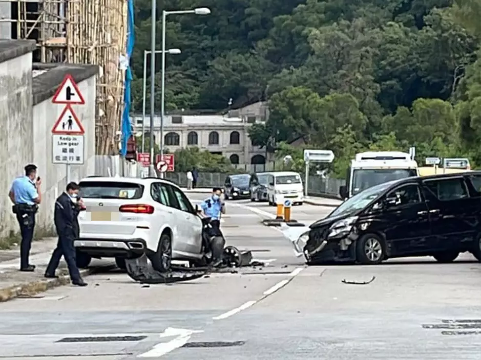 九肚山兩私家車相撞