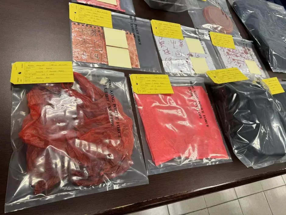 警方偵破西區7宗住宅單位遭刑事毁壞案,拘捕一名37歲男子,檢獲一批證物。