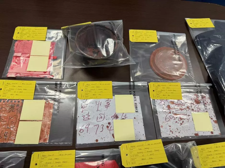 警方偵破西區7宗住宅單位遭刑事毁壞案,拘捕一名37歲男子,檢獲一批證物。