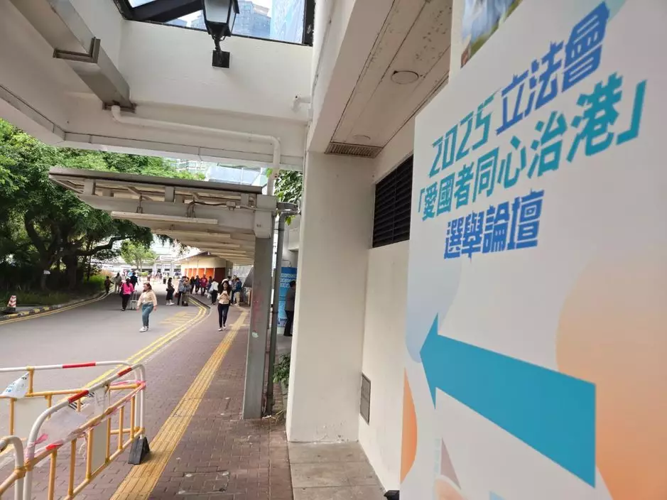 建築、測量、都市規劃及園境界選舉論壇，18日下午在荔枝角政府合署禮堂舉行。巴士的報記者攝