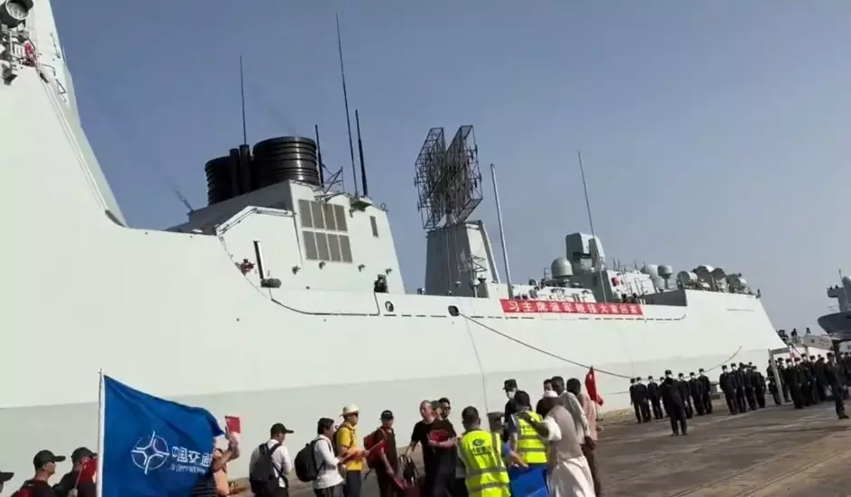 中國軍艦在蘇丹撤僑。