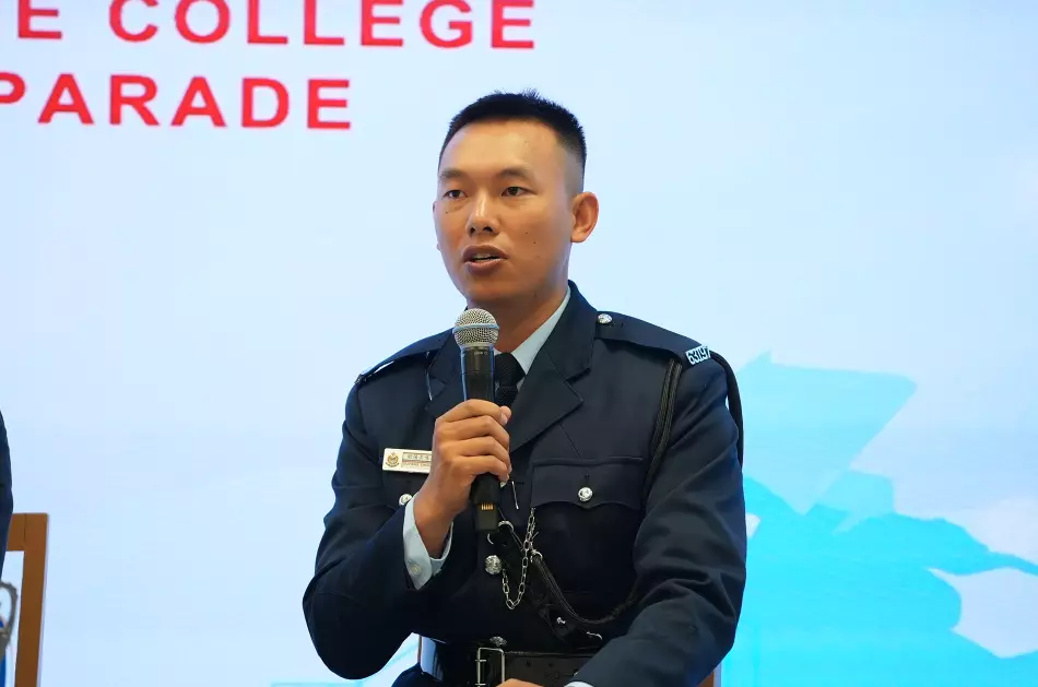 曾因體能未達標而一度離開學堂的學警歐陽奕鳴，經過半年的自主體能訓練後捲土重來，最終以優秀成績畢業並獲頒薛富盃。巴士的報記者攝