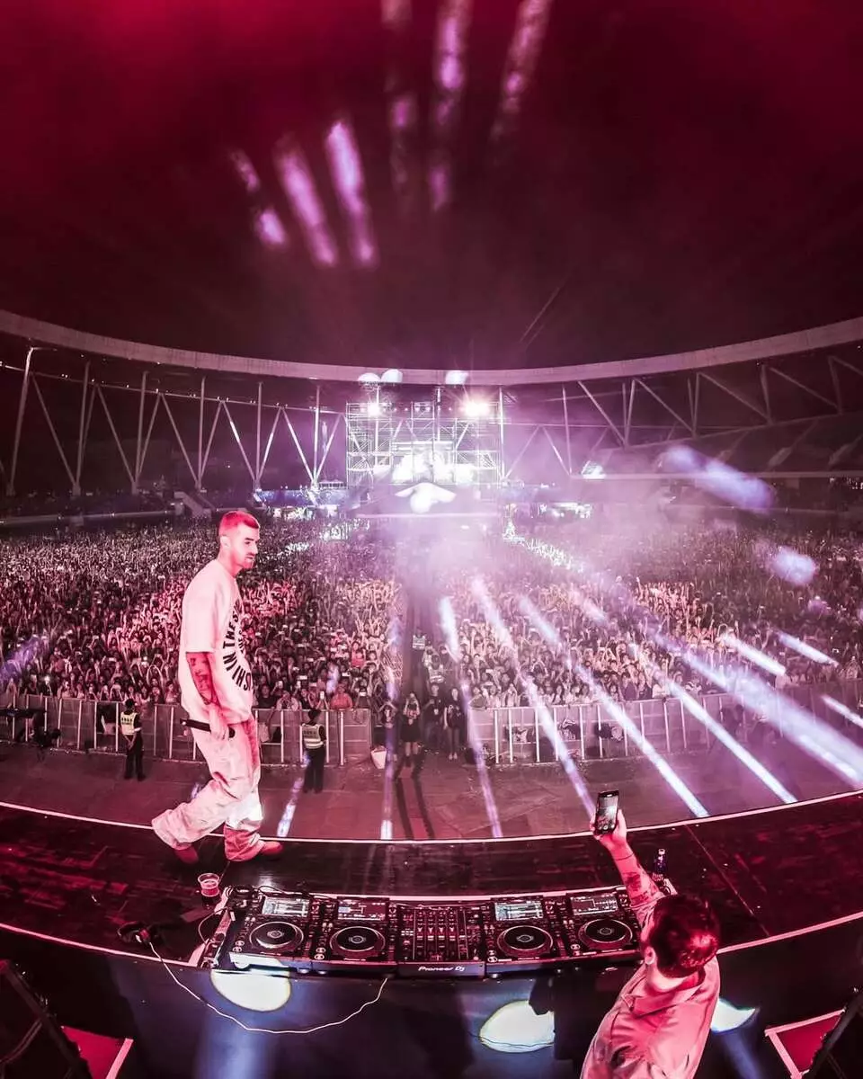 The Chainsmokers IG圖片