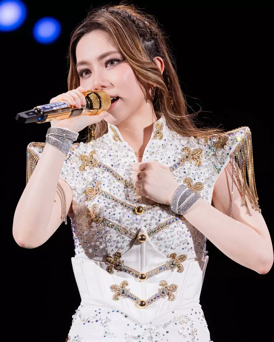 G.E.M.與舊經理人公司的官司纏訟多年。