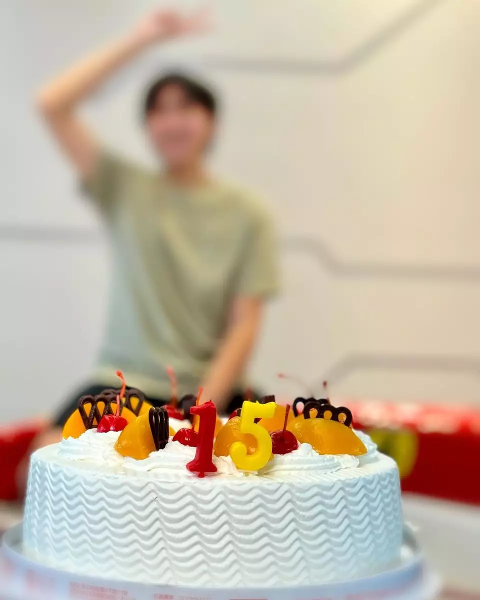 林志穎去年9月為Kimi慶祝15歲生日亦只有模糊的照片。