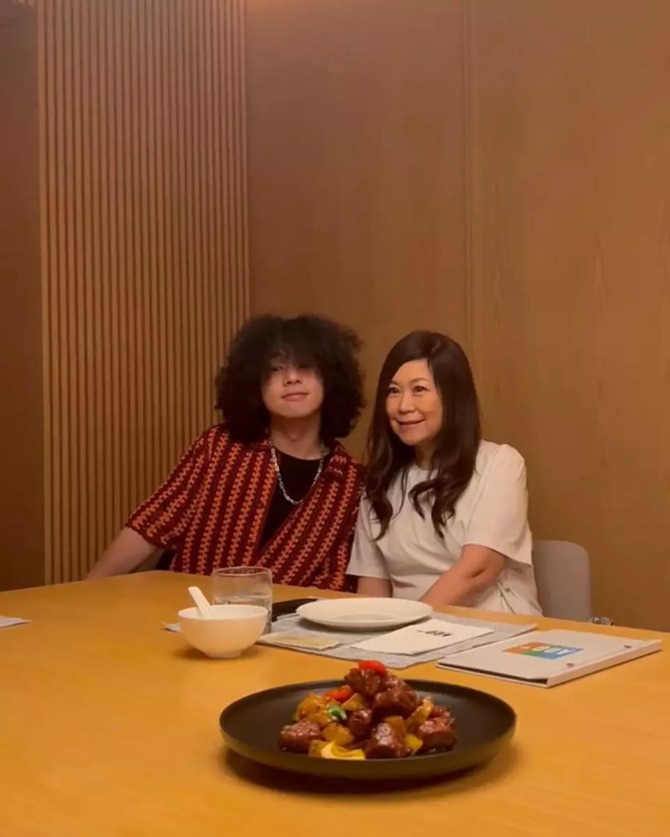 翻唱林志美《初戀》爆紅曾比特終與原唱見面：好期待可以一齊唱初戀