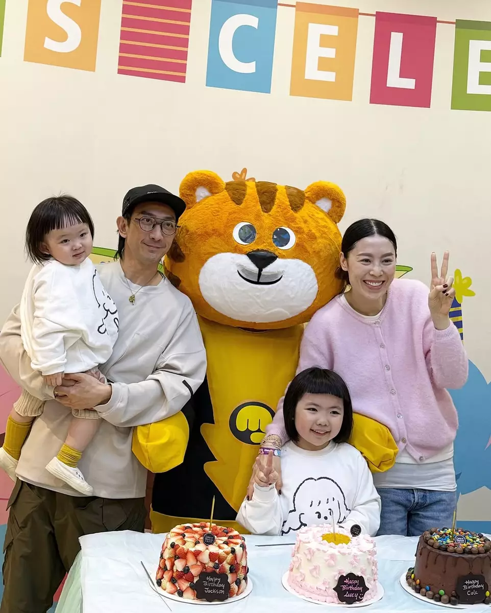 李璨琛一家四口。