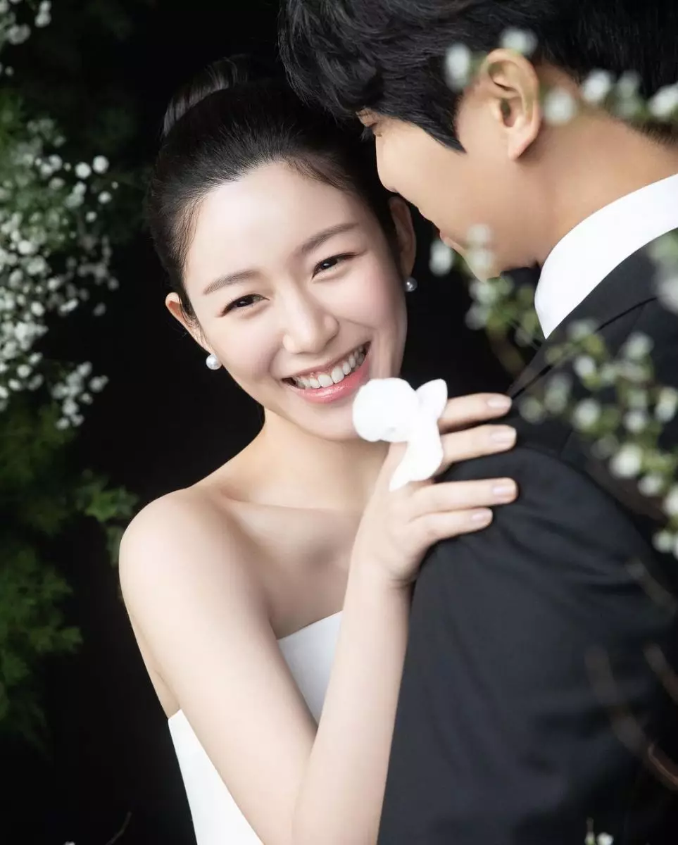 李昇基、李多寅結婚一週年 老婆大曬一家三口合照