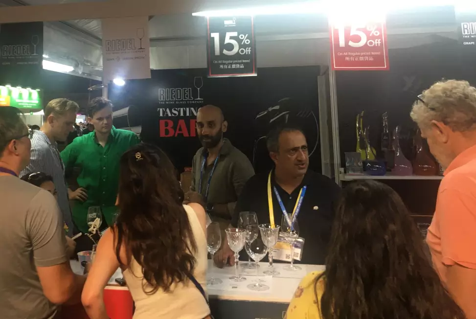 活動現場洋溢着英文，廣東話，普通話，日文……好似地球村。巴士的報記者攝