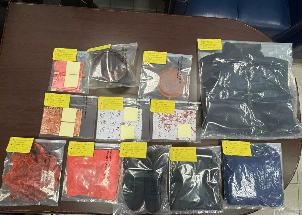 警方偵破西區7宗住宅單位遭刑事毁壞案,拘捕一名37歲男子,檢獲一批證物。