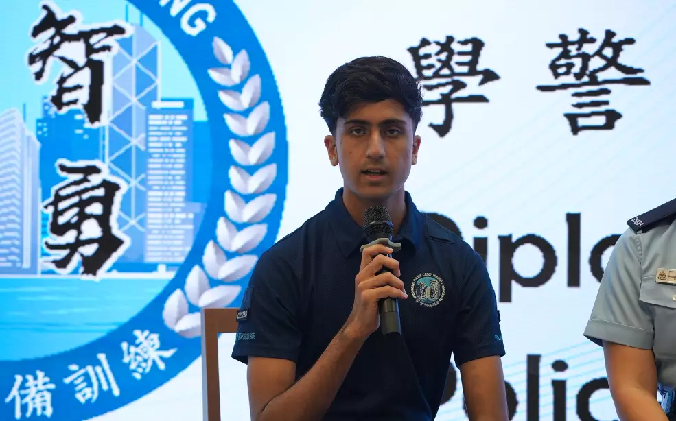 香港土生土長的巴基斯坦裔學員李都滿操五種語言，期望成為警隊與非華裔社群之間的溝通橋樑。巴士的報記者攝