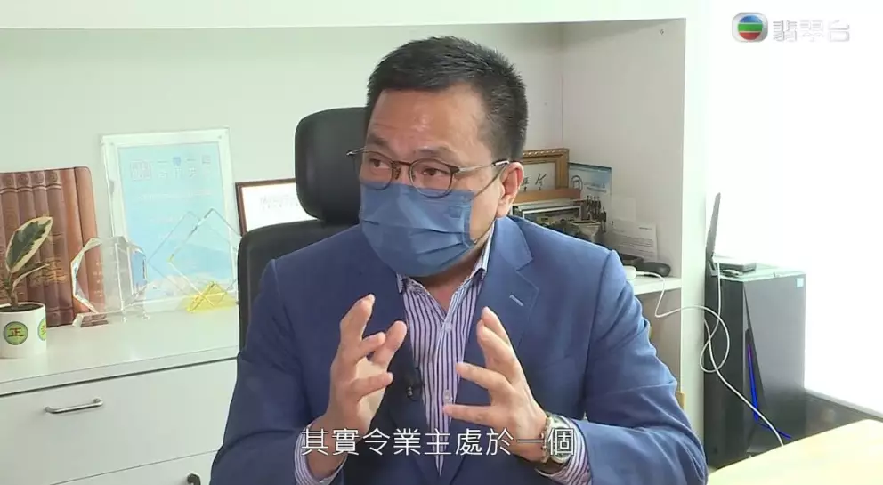 磨砂玻璃既能提升空間感,又能增光採光量。